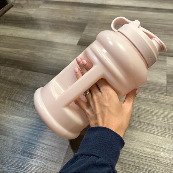 HydroJug pink sand bottle & Wild Ones Pro Water Bottle Sleeve - Snow Leopard - Picture 11 of 13